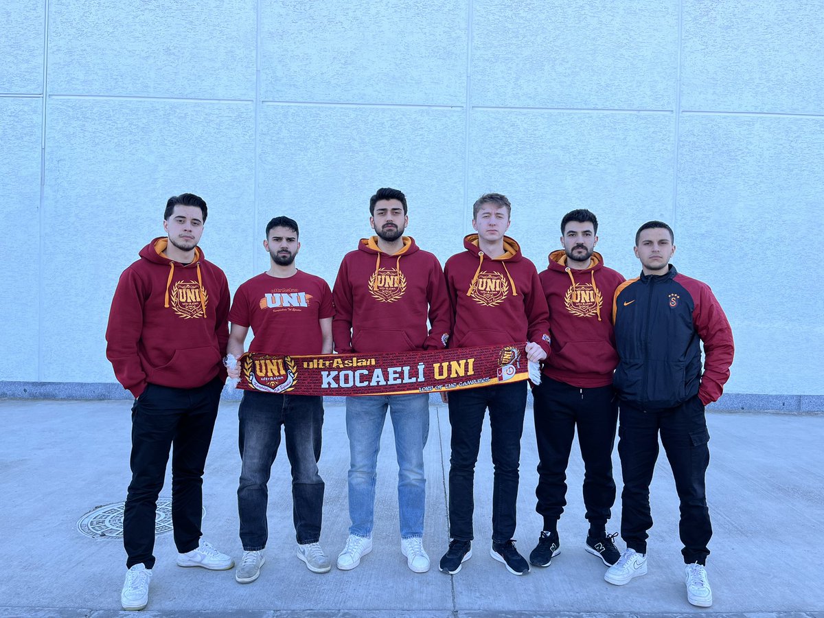uAUNIKOU's tweet photo. İŞTE GELİYORUZ YİNE YENİDEN !

GALATASARAY’ımızı liverpool karşısında desteklemek için yollardayız.

#ultrAslanUNI https://t.co/5y3SwDkRVt