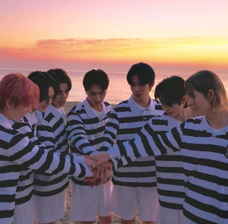 ENHYPEN IS 7! vic tweet media