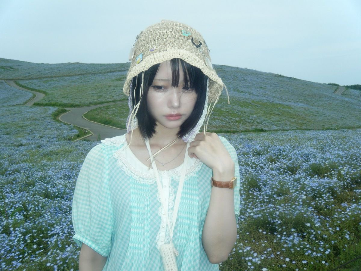 ese_du's tweet photo. 黒髪のこの系統が好きだからずっと貫いていますが、こういう黒髪であれど洗練された・芋っぽさを感じさせないビジュアルの構築方法を真剣に練りたい 自分ではこれになれてるつもりでも他撮り見ると年齢不詳のオバなの本当に助けて https://t.co/iPbA7NbXMS
