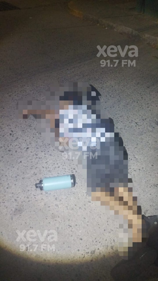 XEVATabasco's tweet photo. 🗣 #Entérate | Una persona fue #ultimada a balazos minutos después de la media noche de este lunes en la colonia #Indeco en Villahermosa.
De acuerdo con el reporte de las autoridades, el ataque ocurrió en el andador electricistas, donde varias personas #armadas ultimaron a un hombre.
Vía: Armando de la Rosa
#XEVA #Noticias #Tabasco #Radio