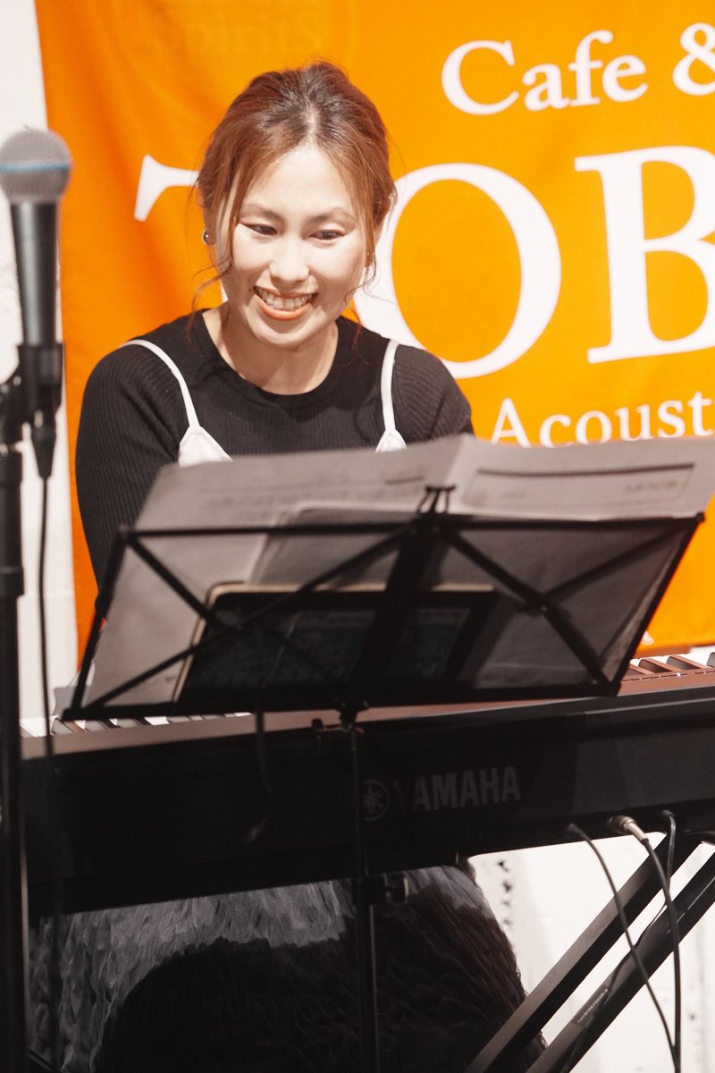daisy_and_daisy's tweet photo. 3月8日、15回目ワンマンライブを開催させていただきました！

お越しいただいた皆様にTOBIRAさんに美味しいカレーをご提供いただいたユキチャン、本当にありがとうございました！最高でした！

感謝を向上心に変えて、また皆様にお返ししたいと思います！！

最後の曲、「心の真ん中」をお届けします。 https://t.co/cPiQir6XGa