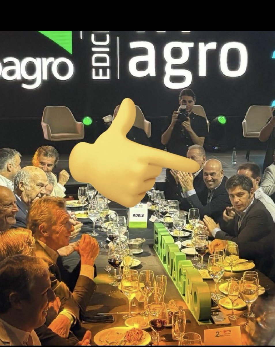 <a href="/laderechadiario/">La Derecha Diario</a> Quien está  junto a Kicillof es Darío Wasserman, esposo de Pilar Ramírez , presidente de LLA de CABA, amiga De Vido y de Karina  . Es presidente del Banco Nación, designado por el presidente Milei .