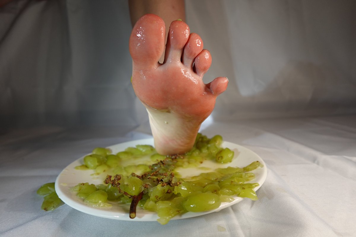 SoleSquishOF's tweet photo. Messy soles up close 👀 #FootFetish #Soles https://t.co/po1M6HWcYe
