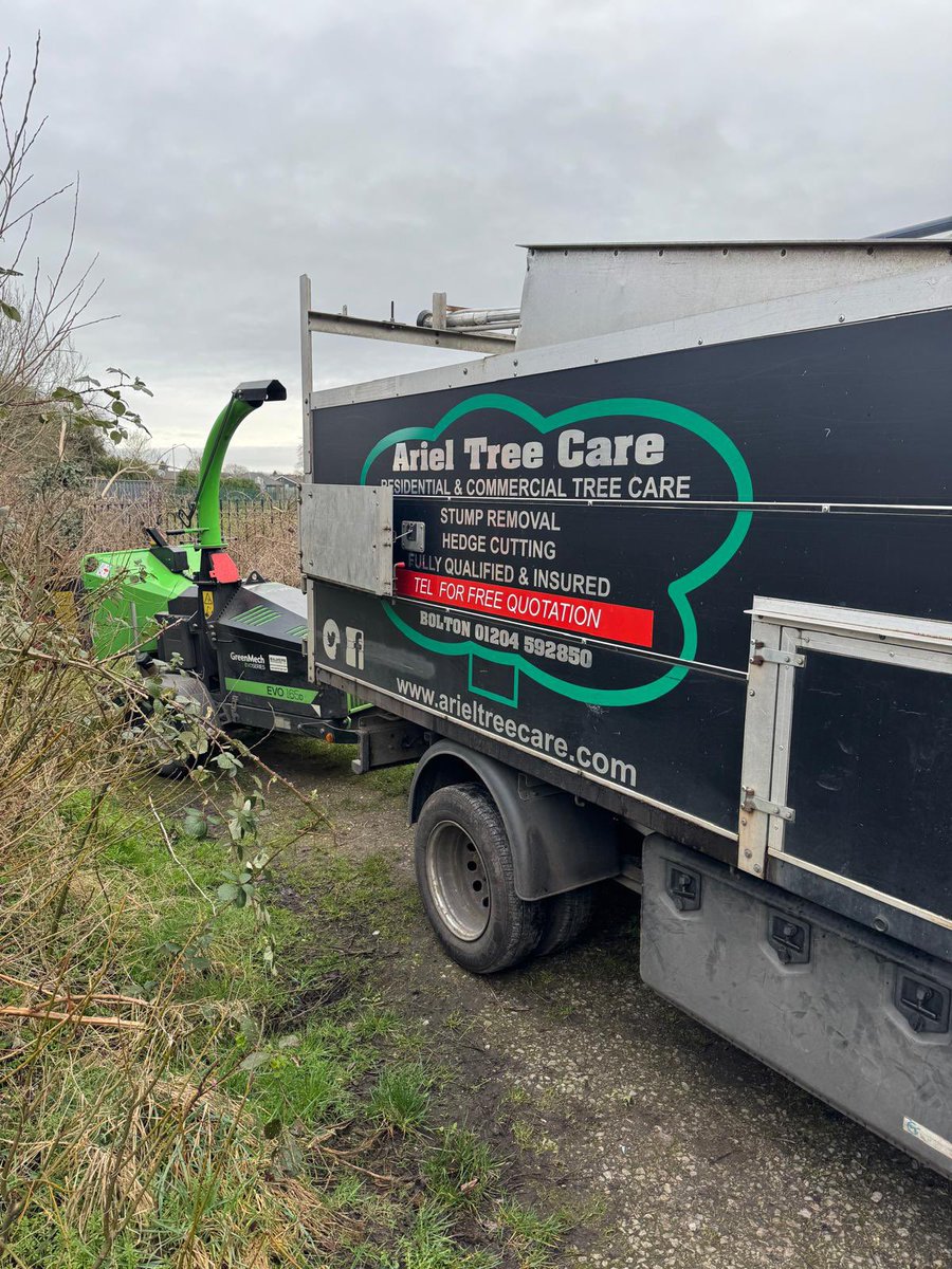 ArielTreeCare's tweet photo. Crown lift and thin of an ash tree, removal of  epicormic growth and deadwood.

https://t.co/52nBMrOpvO https://t.co/I4tVgMIOqd