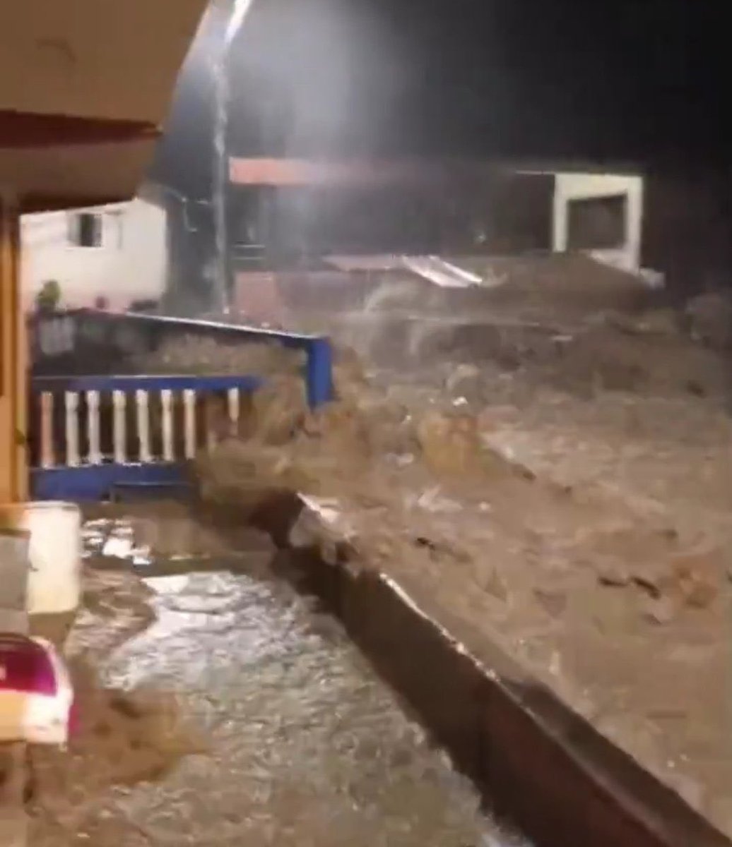 LuisChingoec's tweet photo. Me imagino que el presidente Daniel Noboa, por intermedio de Riesgos, ya tiene 1 plan para atender la emergencia presentada en Zaruma, Catarama, Ricaurte, entre otros ¿O está concentrado en darle entrevista a Radio Sucre de otros temas, como el de Aquiles Álvarez?
Los Ríos El Oro https://t.co/ABQxkqpMwa