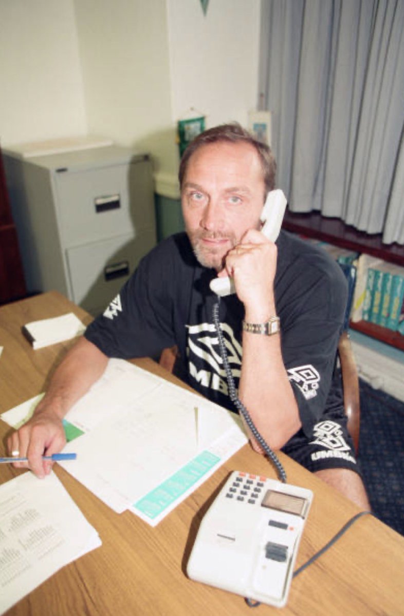 The 90s Football Writer tweet media