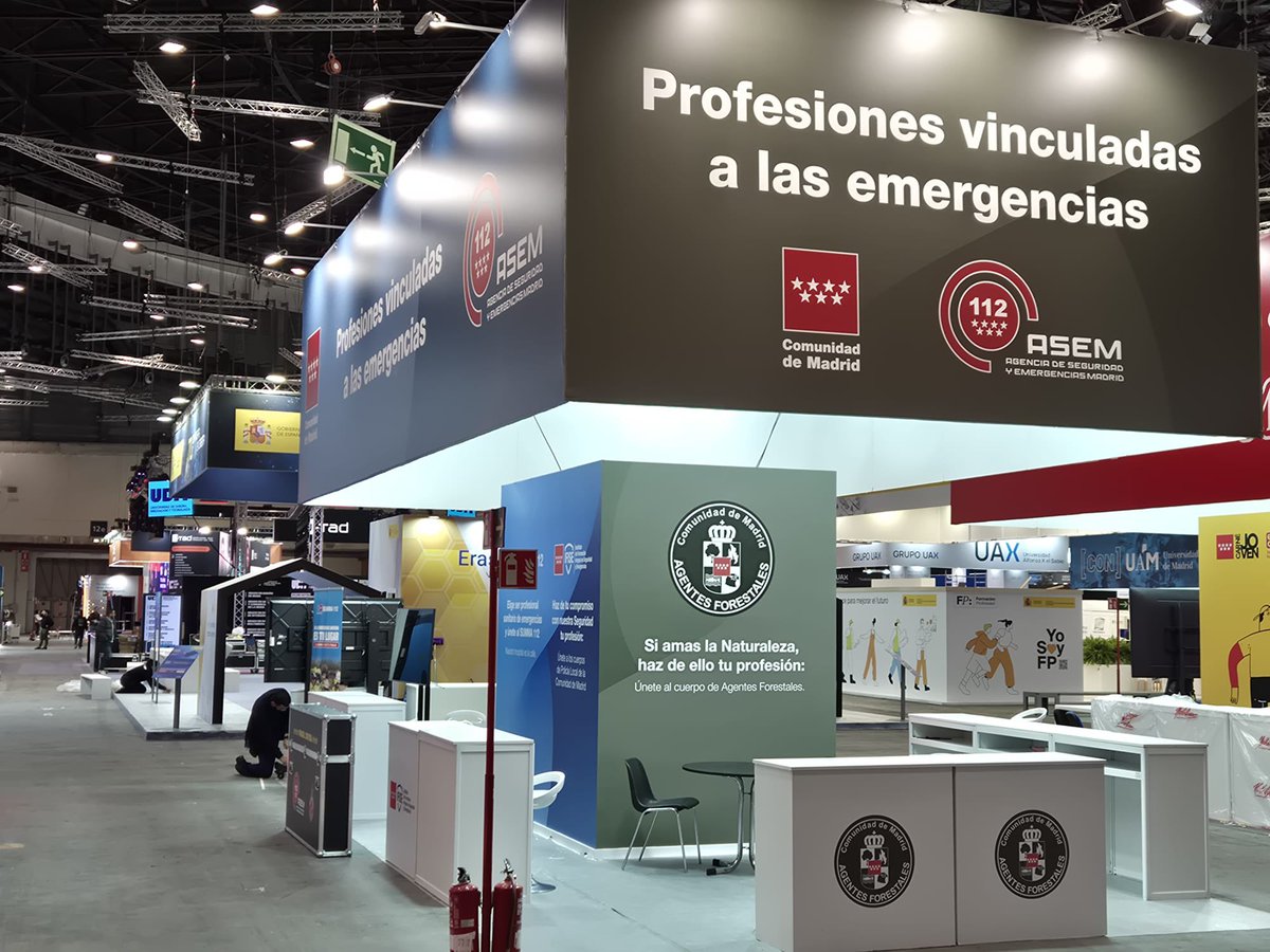 112cmadrid's tweet photo. 🚨👮👩‍🚒👩‍⚕️ ¿Te interesan las profesiones relacionadas con las emergencias?

👉 Entonces no te pierdas el estand de la #ASEM112 en la @FeriaAula.

📍 @IFEMA.
🗓️ Del 11 al 15 de marzo.

Ven a conocernos y descubre cómo es trabajar ayudando a los demás en situaciones críticas. https://t.co/dXkbYq3je0