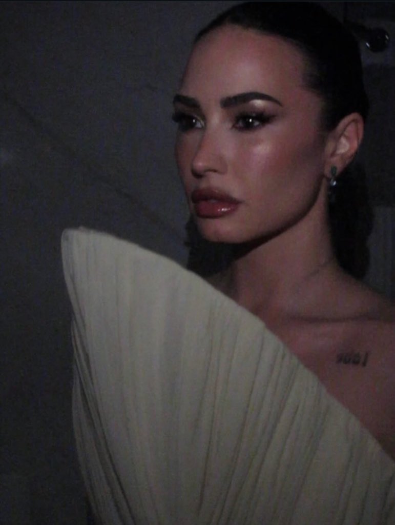 InfinityXLoveX's tweet photo. love this make up! https://t.co/SyCzLElEcR