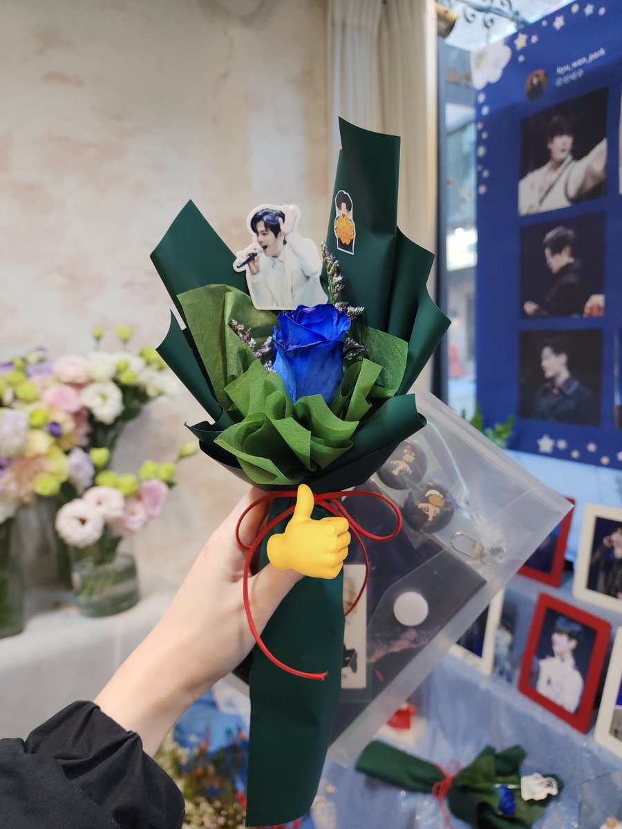 LIKE_a_0822's tweet photo. 로벨리아듀

파란장미💙 감사합니다!!
(네컷은 못갔지만 쪼꼬맣게 간직해보기)

#Power_of_Kyuwon
#열다섯번째_감성규원
#GSKW_15th_congrats https://t.co/OlfQ90zx8O