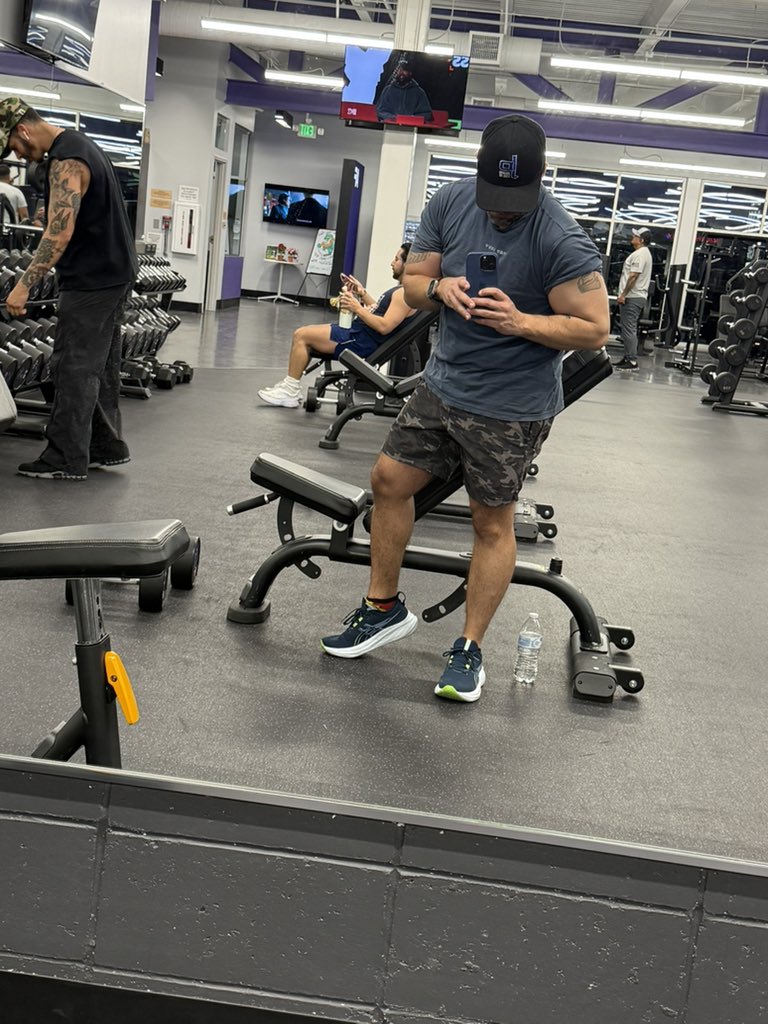 𝗝𝗼𝗻 𝗙𝗹𝗼𝗿𝗲𝘀 tweet media