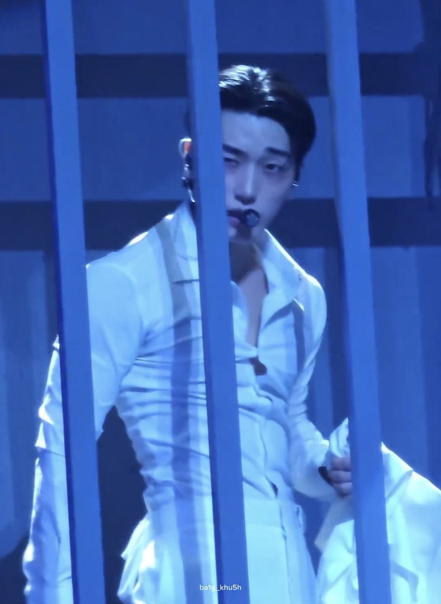 his buttons are always fighting for their lives 🚬🚬🚬🚬