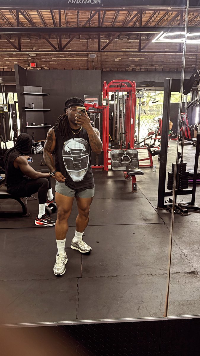 DreWill_'s tweet photo. Go to the gym #gotothegym https://t.co/koeYR5bFvn