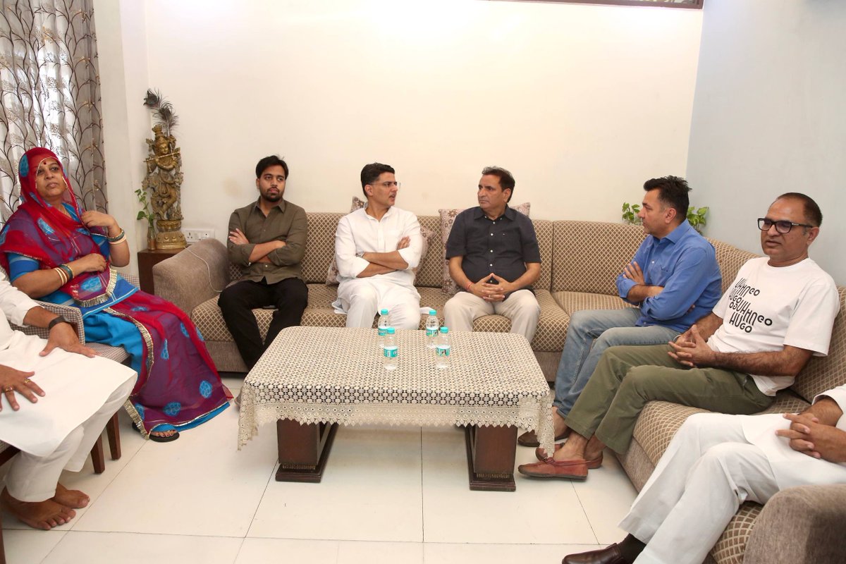 कांग्रेस नेता धर्मेंद्र राठौड़ जी से मुलाकात की और उनके यहाँ आयोजित पारिवारिक समारोह के लिए समस्त परिवार को शुभकामनाएँ दीं। 
<a href="/DharmendraR_INC/">Dharmendra Rathore</a>