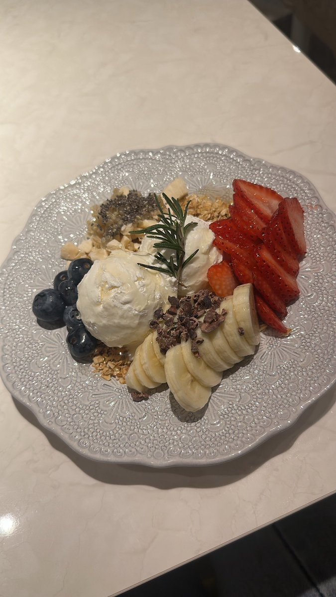 __fairymxxd's tweet photo. 今日も美容院の前に&amp; Yogurt🥣𓂃𓈒𓏸 https://t.co/qoi6YvdC4v