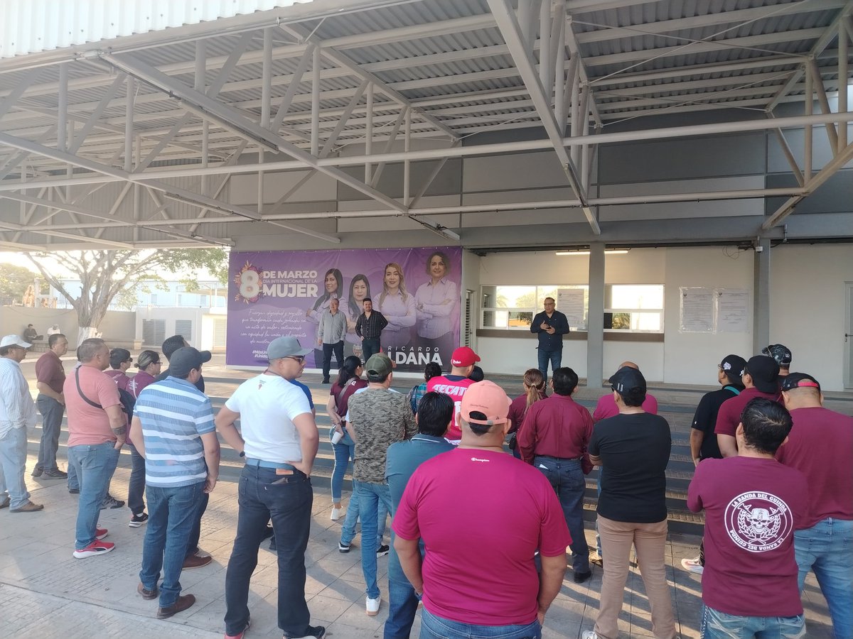 En <a href="/Seccion42_STPRM/">Seccion 42 STPRM Oficial</a> estamos convencidos del compromiso de ser cada día mejores y esto empieza desde casa,  nuestro líder <a href="/lgps03101/">@lgps0310</a> ha sido enfático en la excelencia de la mano de obra y del compromiso del STPRM. Ser referente nacional nos hace sentirnos orgullosos.