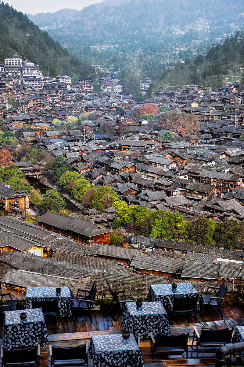 thesilkroad's tweet photo. Xijiang Qianhu Miao Village is located in Leishan County, approximately 260 km from Guiyang, the capital city of Guizhou Province. The Miao people in Xijiang shares a history with over 5,000 years dating back to Chiyou Tribe, one of the primitive peoples in ancient China. https://t.co/Fmx4e3Iikb