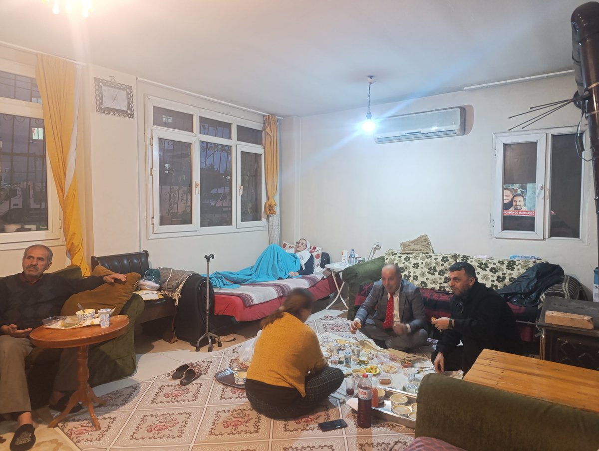 📍Mithatpaşa
“Aynı sofrada buluşan kalpler, Ramazan’ın en güzel hediyesidir.”
#GönülSofrası
<a href="/RTErdogan/">Recep Tayyip Erdoğan</a>
<a href="/omerrcelik/">Ömer Çelik</a>
<a href="/ozmehmetemin/">Mehmet Emin Öz</a> 
<a href="/abuyukgumus/">Ahmet Büyükgümüş</a> 
<a href="/Tamer_Dagli/">Tamer Dağlı 🇹🇷</a> 
<a href="/abdullahdogru01/">Abdullah Doğru</a>
<a href="/KaramikSunay/">Sunay Karamık</a>
<a href="/farukaytek/">Faruk Aytek</a>
<a href="/filiz_kepme/">Filiz Kepme</a> 
<a href="/NurglGkalp4/">Nurgül Karataş Gökalp</a> 
<a href="/ibrahimgokcedg/">ibrahim GÖKÇEDAĞ</a> 
<a href="/erdal_celik01/">Erdal Çelik</a>