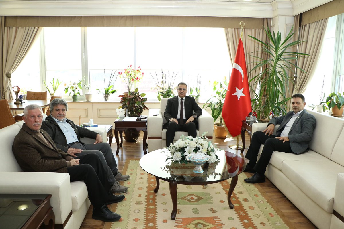 HÜDA PAR Sancaktepe İlçe Teşkilatımız ile birlikte Sancaktepe Kaymakamı Sayın Naif Yavuz’u makamında ziyaret ettik. Nazik kabulleri ve misafirperverliklerinden dolayı kendilerine teşekkür ederiz.
#sancaktepekaymakamlık 
#HÜDAPARsancaktepe