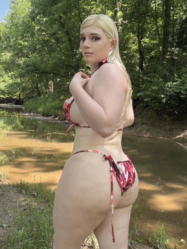 Amand_rae's tweet photo. A little frolic outdoors does a body good 🥰 https://t.co/pe9rJKSClu