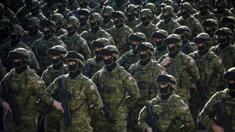 PopularFront_'s tweet image. 🇭🇷 #Croatia: Croatia has reintroduced compulsory military service after nearly 20 years.

Hundreds of young Croatians have reported for duty, with the first 800 conscripts beginning their two-month basic training at three barracks across the country: Knin, Slunj, and Požega.