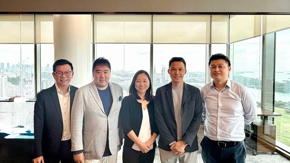 fuelcellsworks's tweet image. Equator Renewables Asia has raised S$50M to expand solar and #greenhydrogen projects in Indonesia and export up to 400 MW of #renewable electricity to Singapore.

#HydrogenNews #EnergyTransition #SolarEnergy #CleanEnergy

fcw.sh/5EOPD4