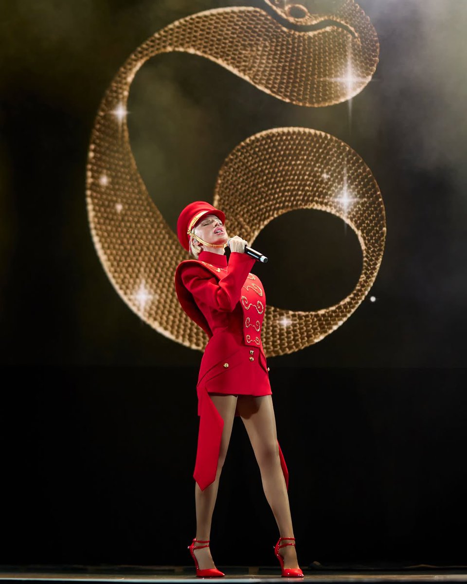 Gülşen tweet media