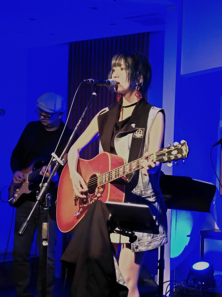 araki0926's tweet photo. 今日は「お茶の水パルトネール」でのバンドでのライブでした。
最高な音の中で、声も復活して良く出ていたので、ほんと良かったです！
アンコールでの中畑さんとの「見上げた空に」は痺れました🎵
#鈴音
#SUZUNE
#中畑丈治千代田区 https://t.co/zdMBLv0trg