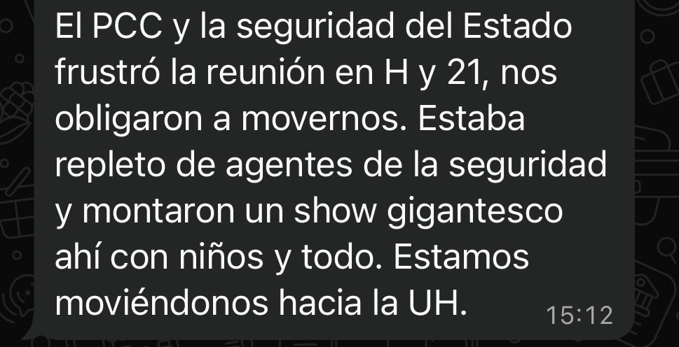 ⚠️⚠️La comunidad universitaria había convocado un Debate Abierto en el parque H y 21 sobre una reforma universitaria.

Me escriben que el régimen frustró la reunión… llenaron el parque de agentes y montaron un show con niños.

Sucediendo ahora.