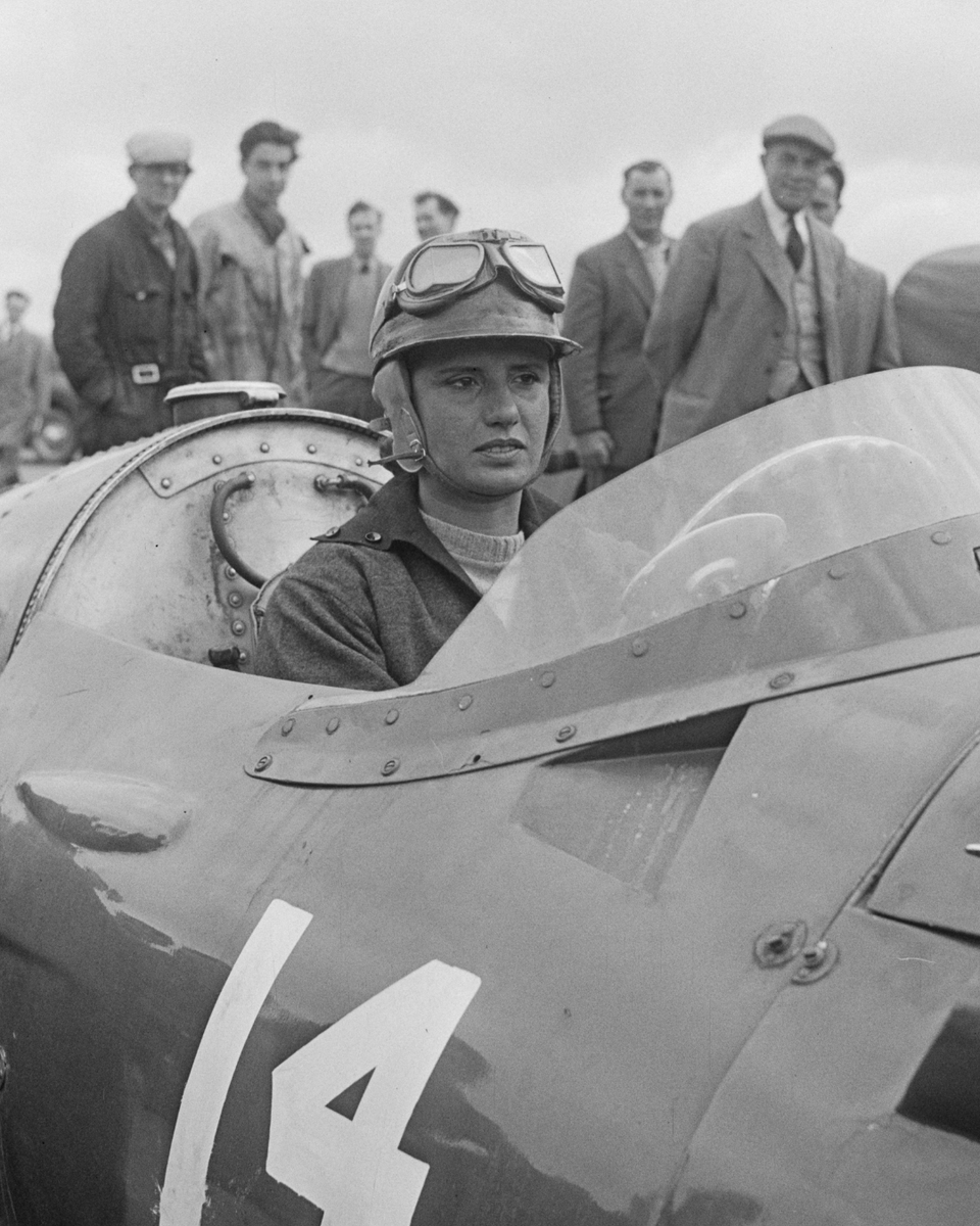 goodwoodrevival's tweet image. Maria Teresa de Filippis never needed to rely on sponsors for a drive, so it was a determined desire for autonomy that led the first woman to race in #F1 to do so in a Maserati. De Filippis claimed in an interview in 2012 that “I never wanted to go to Ferrari. At #Maserati it was