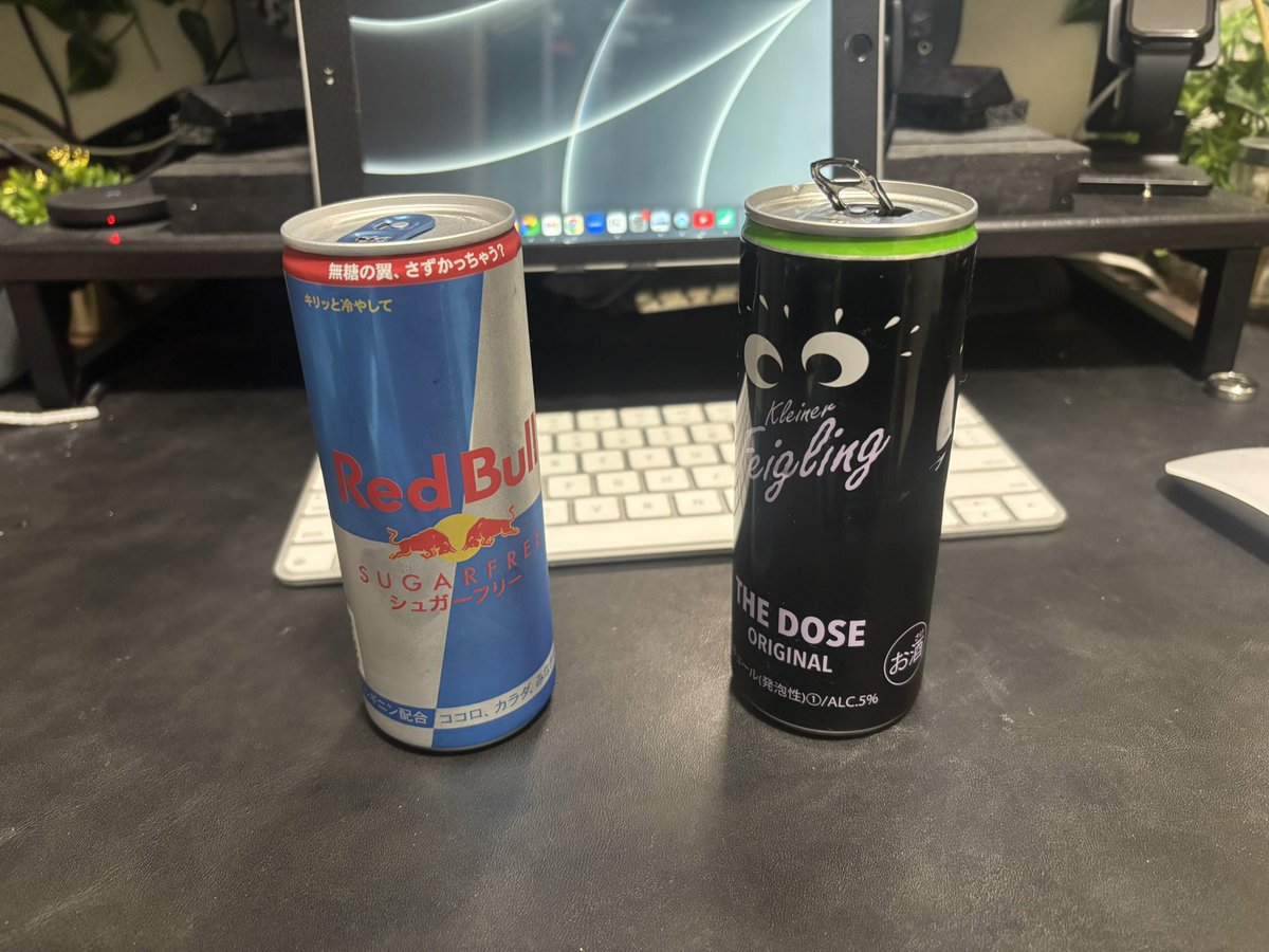 redia1008's tweet photo. 近況です。疲れすぎて、仕事中にエナドリと間違えて酒を飲んでしまったのが最近のハイライトです。さすがに一口目で気付きましたが、一口とはいえ酒気帯びなので自己判断で即☆退☆勤しました。 https://t.co/1dGm5R6qqb