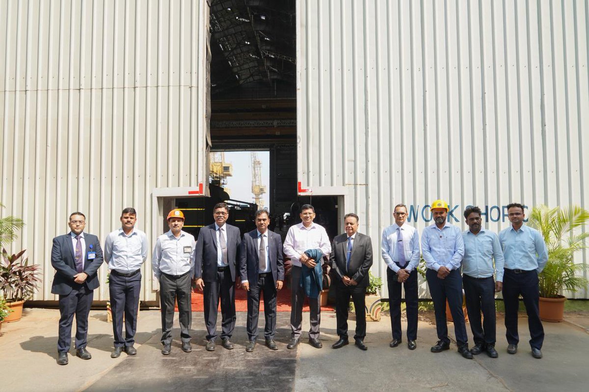 MazagonDockLtd's tweet image. #visit 
🔶#MDL was honoured to welcome Shri Dinesh Mahur, ITS, Additional Secretary (Defence Production), to the yard. 

🔶This was followed with a presentation and discussions led by Shri Biju George, Director (Shipbuilding ) on MDL’s shipbuilding capabilities.

🔶The visit