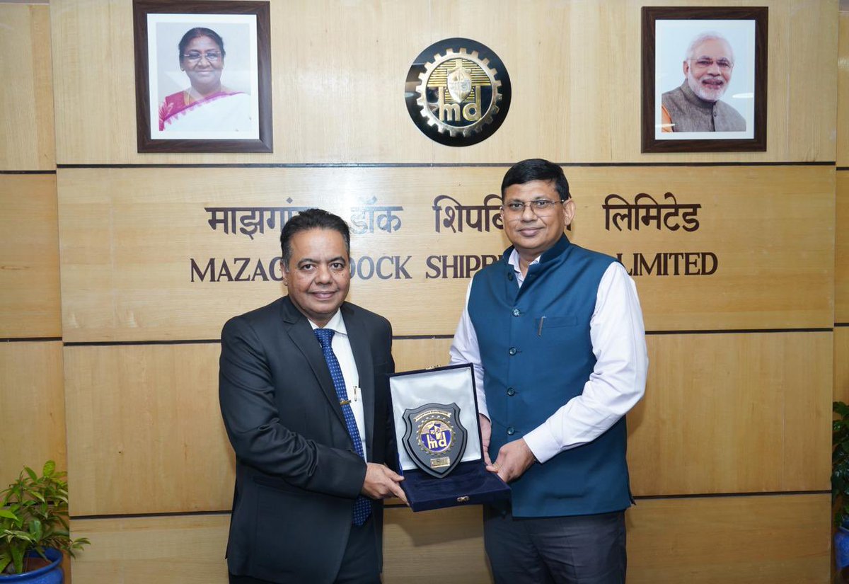 MazagonDockLtd's tweet image. #visit 
🔶#MDL was honoured to welcome Shri Dinesh Mahur, ITS, Additional Secretary (Defence Production), to the yard. 

🔶This was followed with a presentation and discussions led by Shri Biju George, Director (Shipbuilding ) on MDL’s shipbuilding capabilities.

🔶The visit