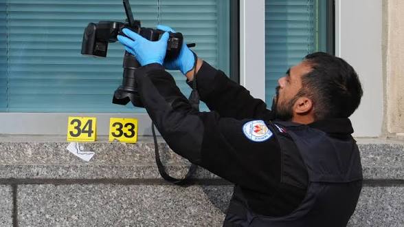 JasADRxquisites's tweet image. BREAKING: Shots Fired at US Consulate in Toronto – No Injuries as Police Investigate.

Toronto police are investigating an early-morning shooting at the United States Consulate in downtown Toronto. Officers responded to reports of gunfire at 5:29 a.m. EDT on Tuesday and confirmed
