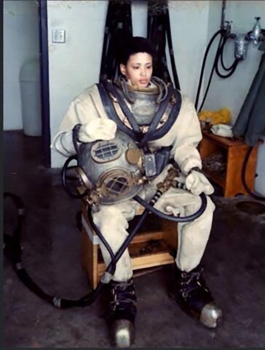 Women’s History Month 💪🌊

In 1982, Andrea Motley Crabtree made history by becoming the first woman in the U.S. Army to graduate from the Navy’s grueling Second Class Diver School.

But she didn’t stop there — she was also the first Black woman in any branch of the military to