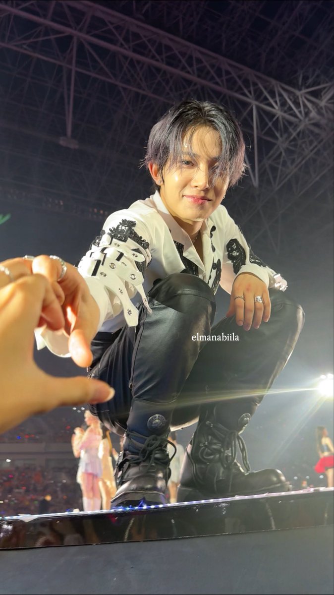 el⋆.˚ tweet media