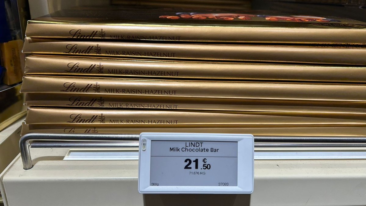 Amsterdam Freeshopundan çikulatada başka şeylerde alınmaz,herşey çok pahallı .