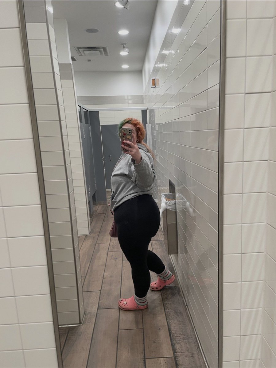 thickkshroomss2's tweet photo. Suspect is fine, thick, and juicy 💁🏼‍♀️ https://t.co/UKSE3wFoZl