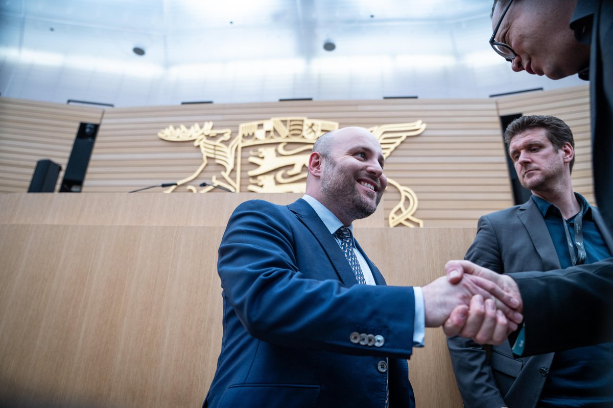 Jan A. Karon tweet media