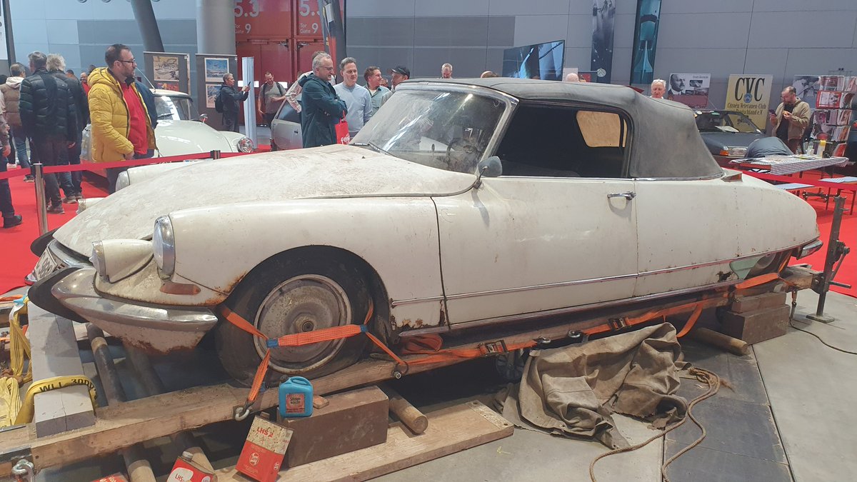 StillAliveCars's tweet image. #RetroClassics Suttgart - #Citroen DS #cabrio by Henri Chapron

@henri_chapron