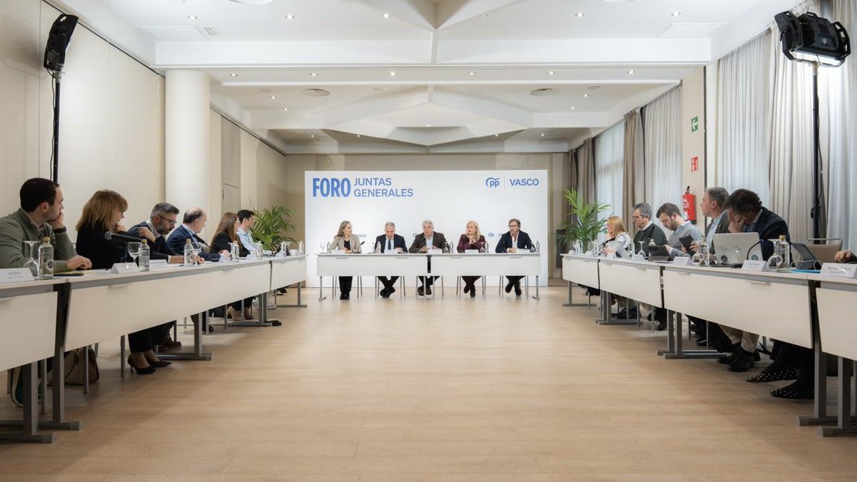 🔹Hoy hemos hablado de lo importante.

Hoy, en el I Foro de Juntas Generales, con nuestros representantes en Euskadi y <a href="/eliasbendodo/">Elías Bendodo</a> , Vicesecretario General del <a href="/ppopular/">Partido Popular</a> 

Hemos abordado las preocupaciones reales de los ciudadanos: vivienda, inmigración y bajar impuestos.