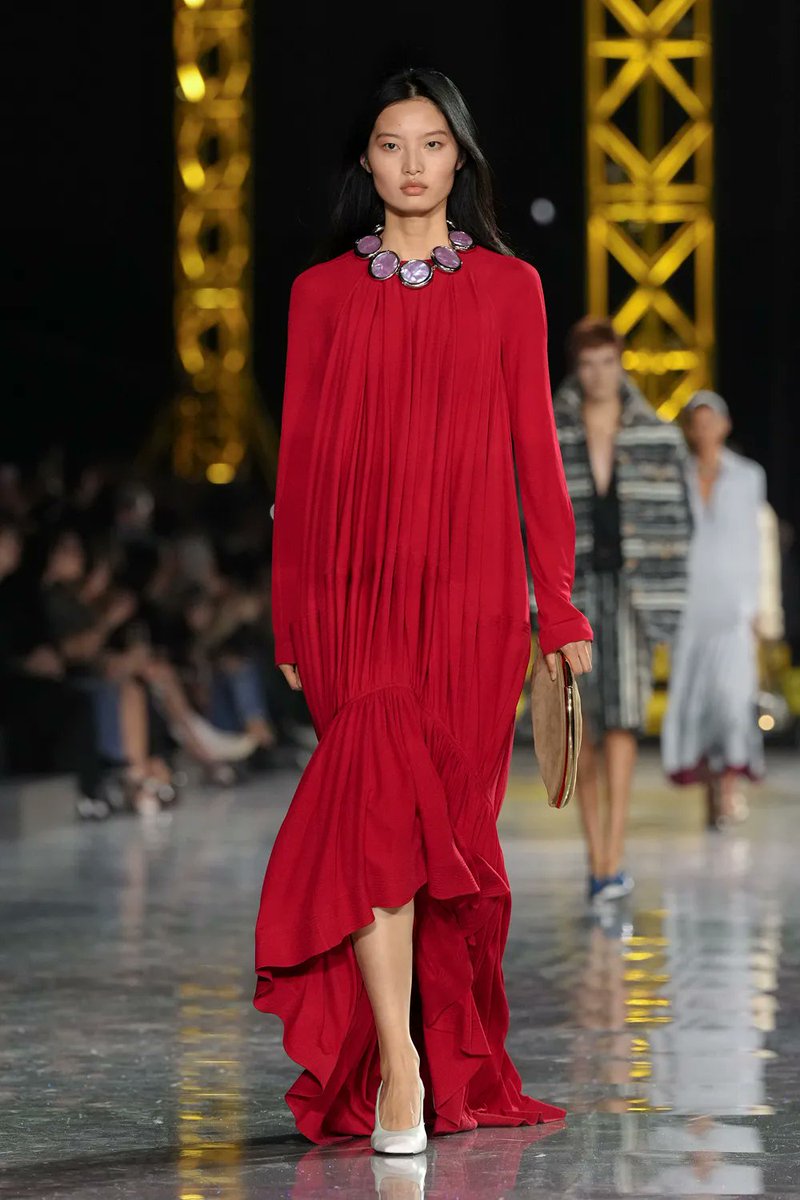 Fashionismo's tweet image. Thread #IMAGINANOOSCAR
Previsão de looks que gostaria de ver no tapete vermelho do #Oscars de acordo com os desfiles da temporada.

1. Chanel #fall26