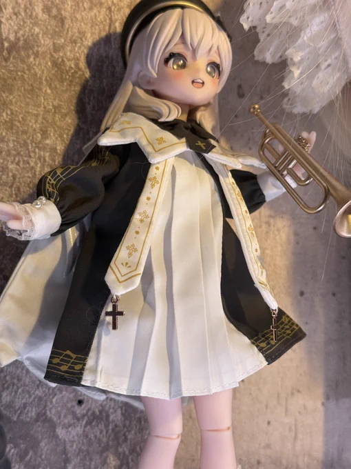 髪のない頭部パーツも付属しているので、ウィッグに置き換えるカスタムする人もいるのだろうな。