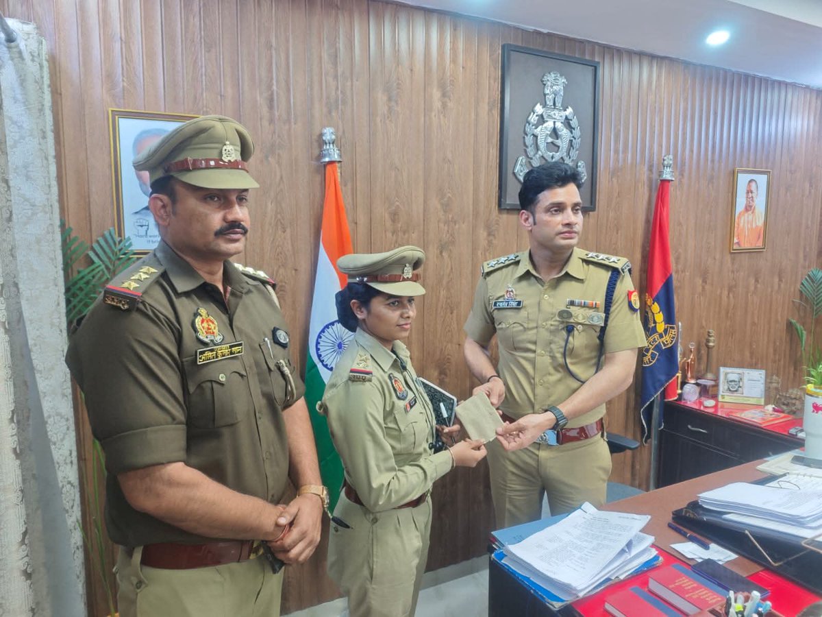 थाना फेस-1 साइबर हेल्प डेस्क पर नियुक्त उपनिरीक्षक(S.I) नेहा कुमारी द्वारा NCRP पोर्टल पर प्राप्त साइबर फ्रॉड शिकायतों के त्वरित निस्तारण,फर्जी मोबाइल नम्बर/IMEI ब्लॉकिंग, शिकायत री-असाइन व फ्रॉड धनराशि लीन मार्क कराने में नोएडा जोन के समस्त थानों में उत्कृष्ट कार्य किया गया।
