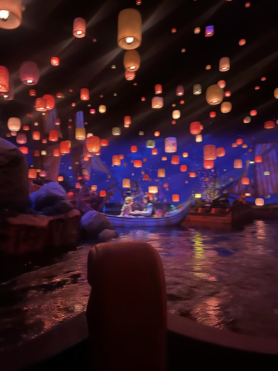 ディズニーシーも行っちゃいました！2○年ぶりぐらいに行きました。ラ・プンッエルとANA雪❄️