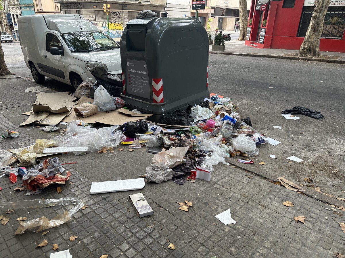 Secuencia de mi vida; 
1-Amanecer en mi amado río.  ❤️
2-Venir a Montevideo. 🤮