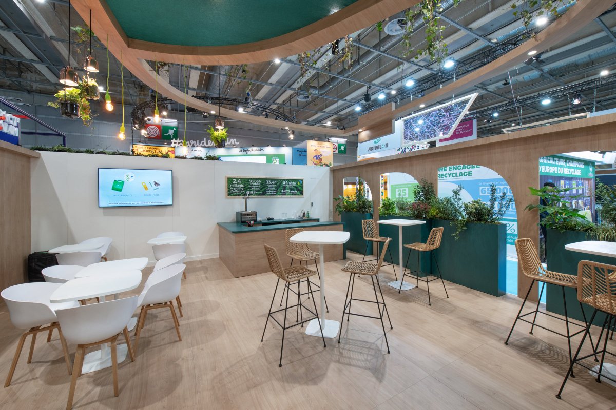 R2 Stand & Event tweet media