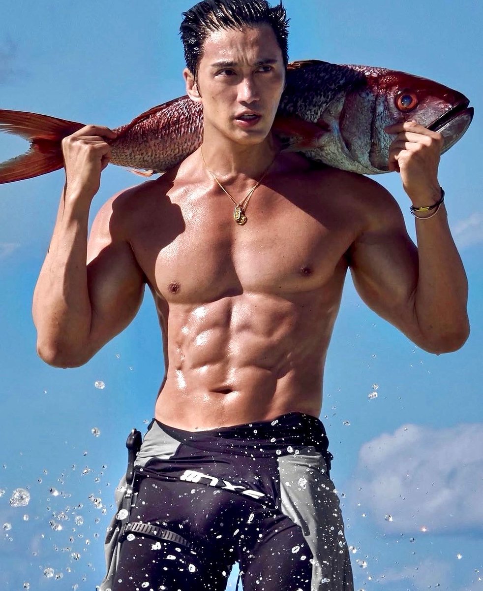 protein901's tweet photo. あなたは信じられますか？

この人60歳（還暦）です。
シンガポールのモデル🇸🇬
Chuando Tan

普通に20〜30代にしか見えない。
筋肉も顔も肌も姿勢も若すぎて
バグりすぎだろ。 https://t.co/EBbRMUvjfR