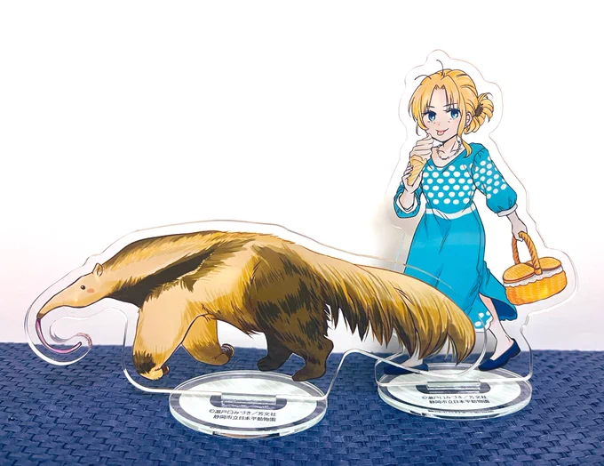 日本平動物園×『ローカル女子の遠吠え』アクスタ、こんな感じです 写真あんまり上手くないので変な反射入っちゃってすみません