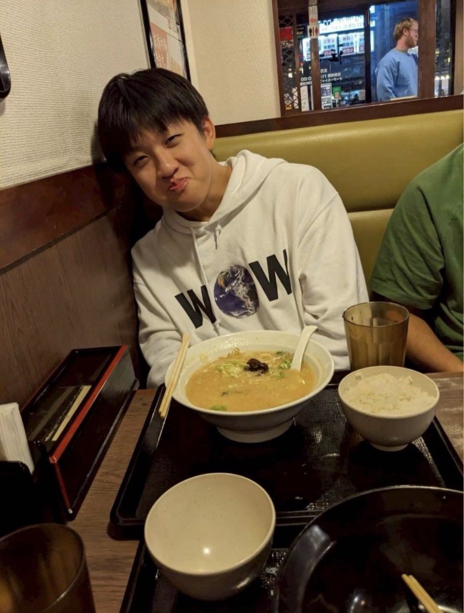kujc2024's tweet photo. 部員紹介第一回
森　海（もり　かい）
我らが主将、森　海！
おそらく七帝柔道部で一番名前が覚えやすい男。彼がスパイスから作るカレーは部員から非常に好評である。
酔っ払うと歩き方がガニ股になるのが玉にキズだが、その圧倒的パワーで筋トレルームではお守りをブンブン振り回している。
#京大柔道 https://t.co/Kww6teIAG3