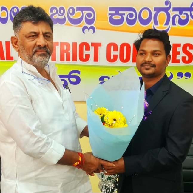 BSSankin_'s tweet photo. Congratulations and Best wishes to Shri #DKShivakumar sir on successfully completing six years as the President of KPCC.  

ಕೆಪಿಸಿಸಿ ಅಧ್ಯಕ್ಷರಾಗಿ ಯಶಸ್ವಿ 6 ವರ್ಷಗಳನ್ನು ಪೂರೈಸಿದ ಮಾನ್ಯ ಉಪ ಮುಖ್ಯಮಂತ್ರಿ ಗಳಾದ ಶ್ರೀ ಡಿಕೆ ಶಿವಕುಮಾರ್ ಸರ್ ಅವರಿಗೆ ಹಾರ್ದಿಕ ಅಭಿನಂದನೆಗಳು. @DKShivakumar @DKSureshINC https://t.co/wJfWFLhkIG